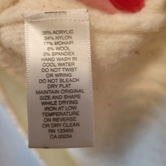Lord & Taylor 424 Fifth Cozy Cream Sweater - Picture 5 of 7